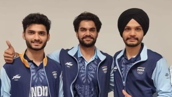  Indian shooting trio Sarabjot Singh, Arjun Singh Cheema, and Shiva Narwal bagged a gold medal in the 10-meter Air Pistol Team competition held at the shooting range at the Fuyang Yinhu Sports Centre. - Sputnik India