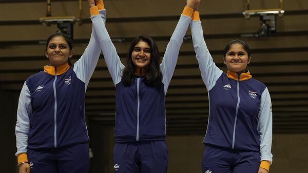 Silver medalists India's Divya Thadigol Subbraju, Esha Singh, Palak celebrate on the podium at the awards ceremony for the Shooting 10m Air Pistol Team Women's Final of the 19th Asian Games in Hangzhou, China, Friday, Sept. 29, 2023. - Sputnik भारत