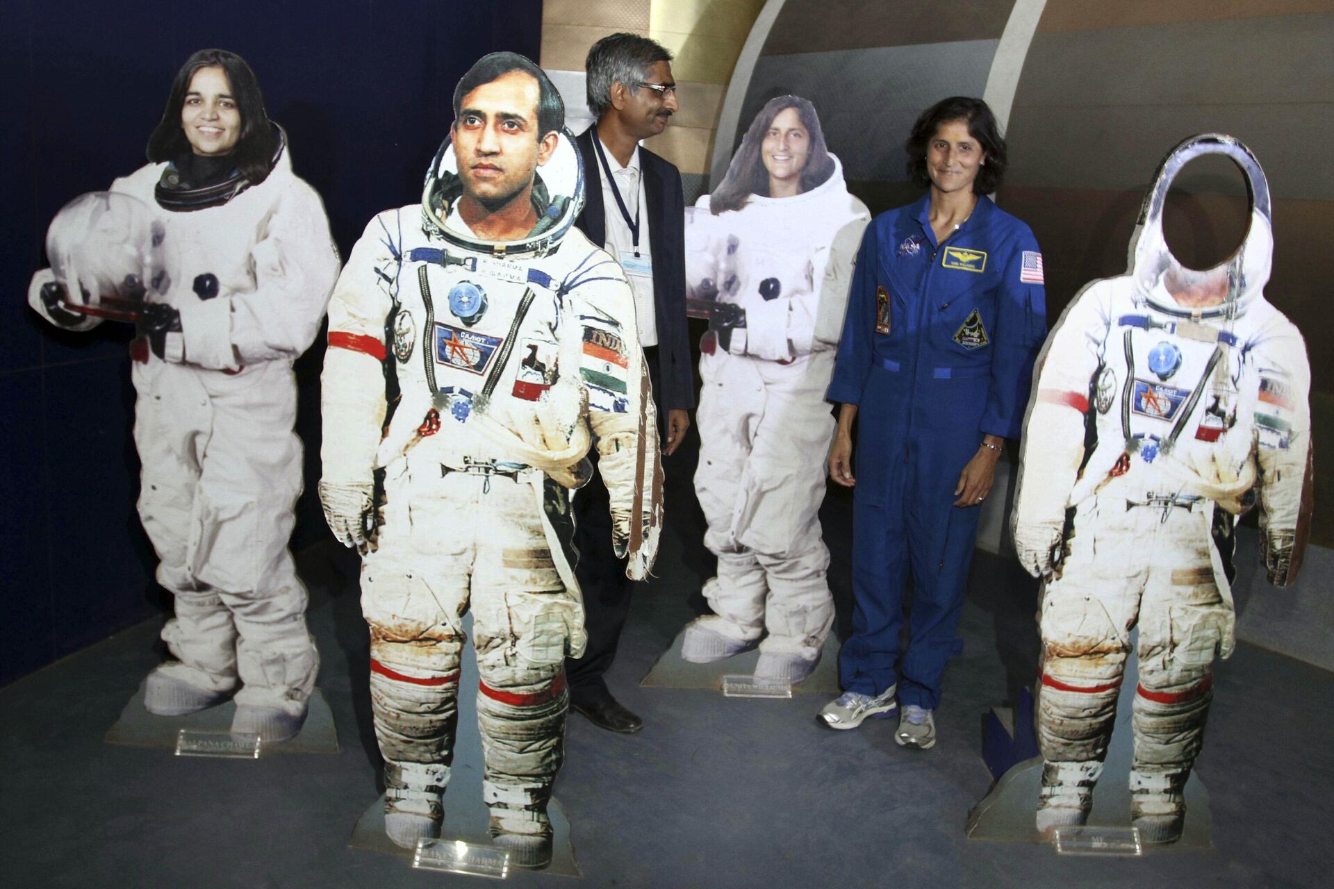 American astronaut of Indian origin Sunita Williams stands next to her cutout, placed near cutouts of other astronauts Rakesh Sharma, second from left, and Kalpana Chawla, left, during her visit to science city in Ahmadabad, India, Friday, April 5, 2013.  - Sputnik India, 1920, 01.10.2023
