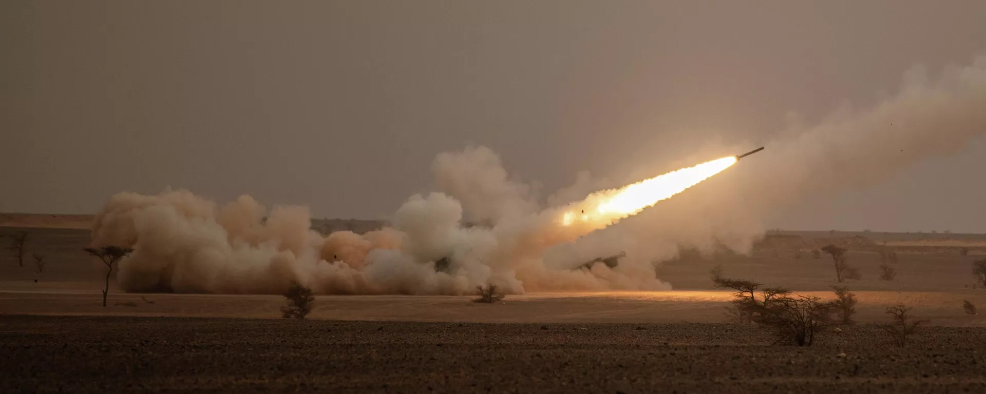 A launch truck fires the High Mobility Artillery Rocket System (HIMARS) at its intended target during the African Lion military exercise in Grier Labouihi complex, southern Morocco, on June 9, 2021. - Sputnik India, 1920, 21.04.2025
