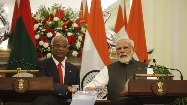 Maldives Former President Ibrahim Mohamed Solih, left and Indian Prime Minister Narendra Modi - Sputnik India