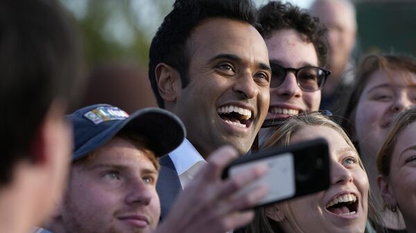 Republican presidential candidate Vivek Ramaswamy poses for a selfie with supporters during a campaign event, Thursday, Oct. 5, 2023, in West Des Moines, Iowa.  - Sputnik India