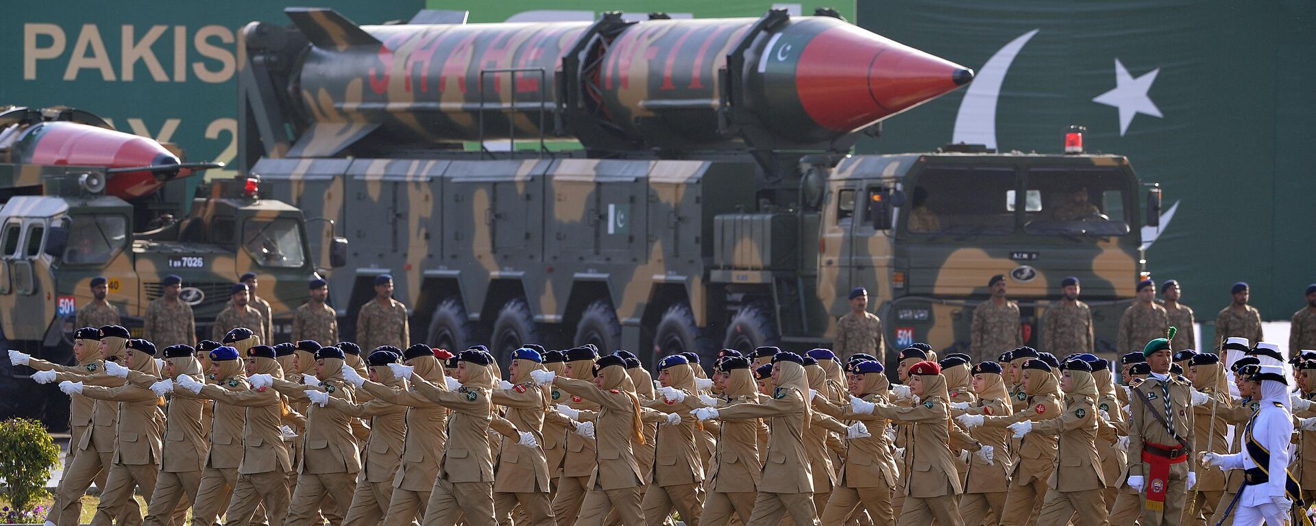 Pakistan Army Medical Corps personnel march past long-range ballistic Shaheen III missiles during the Pakistan Day military parade in Islamabad on March 23, 2016. - Sputnik India, 1920, 07.10.2023