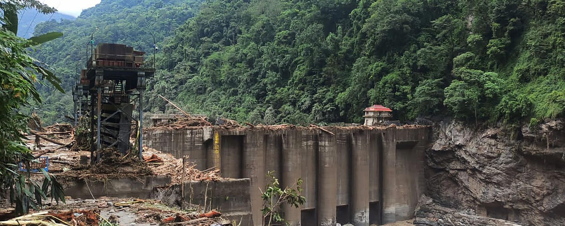 A general view shows the damaged Teesta V power plant along the Teesta River some 6 Km from Singtam in India's Sikkim state on October 5, 2023 - Sputnik भारत, 1920, 09.10.2023
