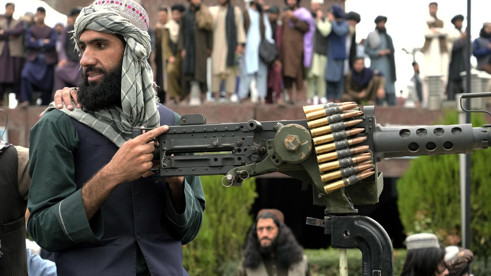 A Taliban fighter mans his weapon during celebrations one year after the Taliban seized the Afghan capital, Kabul, in front of the U.S. Embassy in Kabul, Afghanistan, Monday, Aug. 15, 2022.  - Sputnik भारत, 1920, 01.02.2024