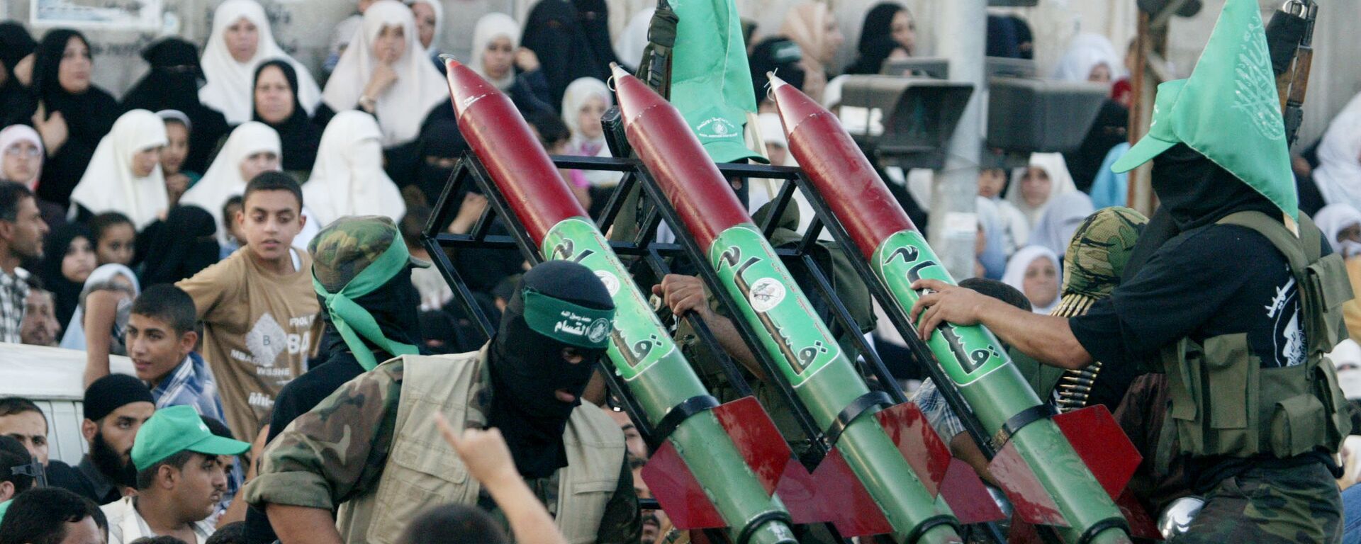 Masked Palestinian Hamas militants display their weapons during a parade in Gaza City. File photo. - Sputnik India, 1920, 09.10.2023