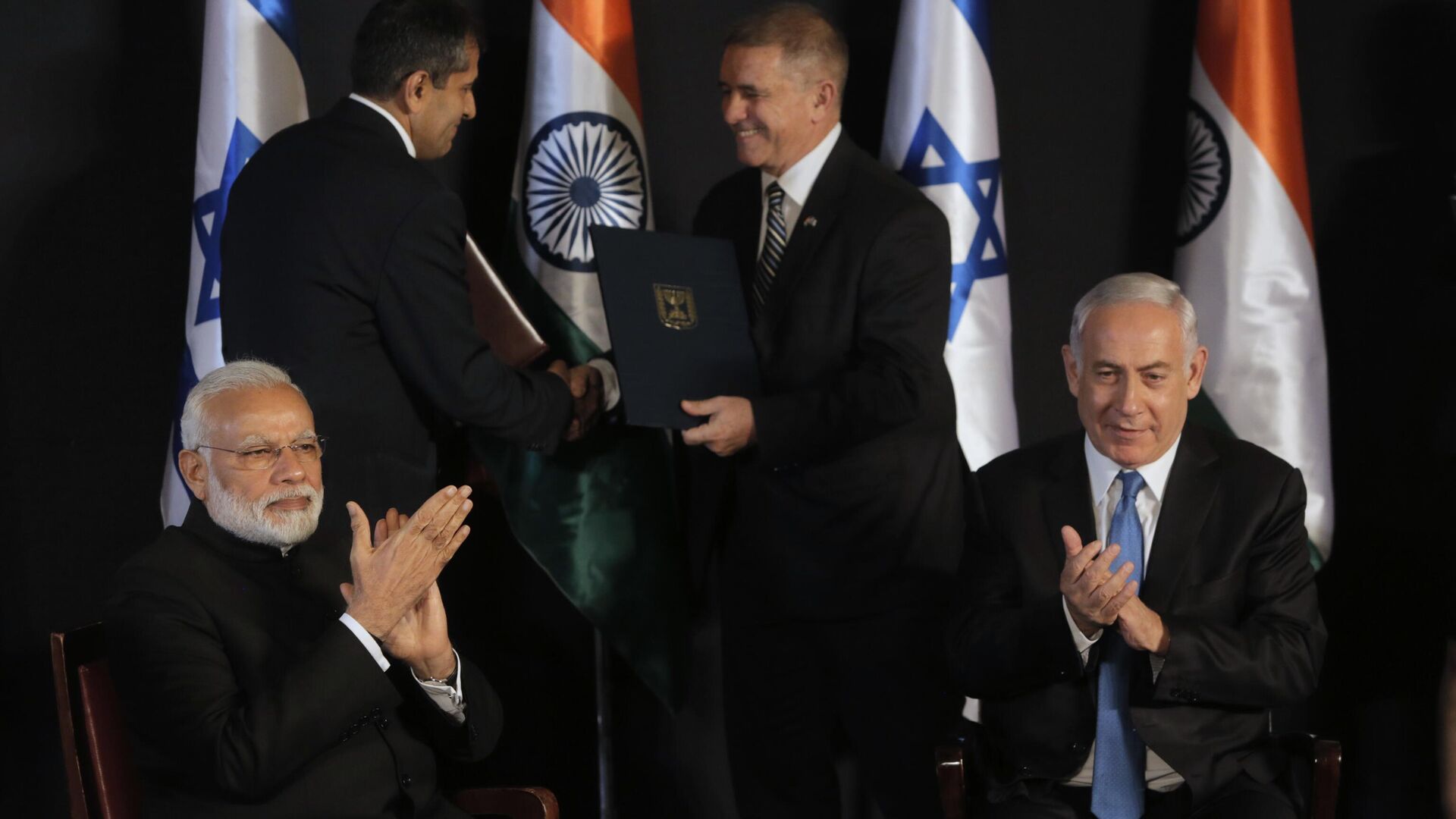 Indian Prime Minister Narendra Modi, left, sits with Israeli Prime Minister Benjamin Netanyahu during their meeting at the King David hotel in Jerusalem, Wednesday, July 5, 2017 - Sputnik भारत, 1920, 24.01.2024