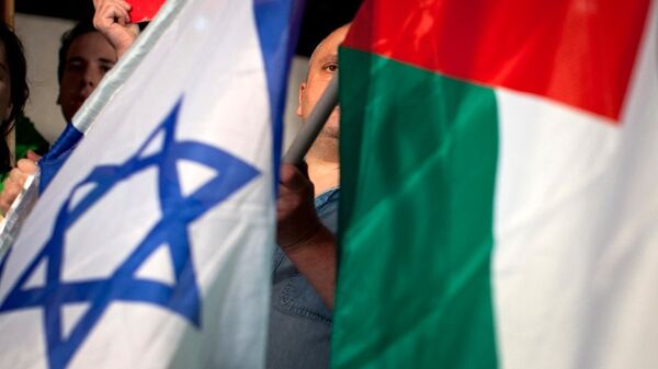 Israel and Palestine flags - Sputnik India