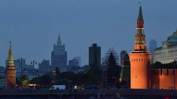 Moscow Kremlin and Bolshoi Moskvoretsky Bridge. In the background: the building of the Ministry of Foreign Affairs of the Russian Federation. - Sputnik भारत