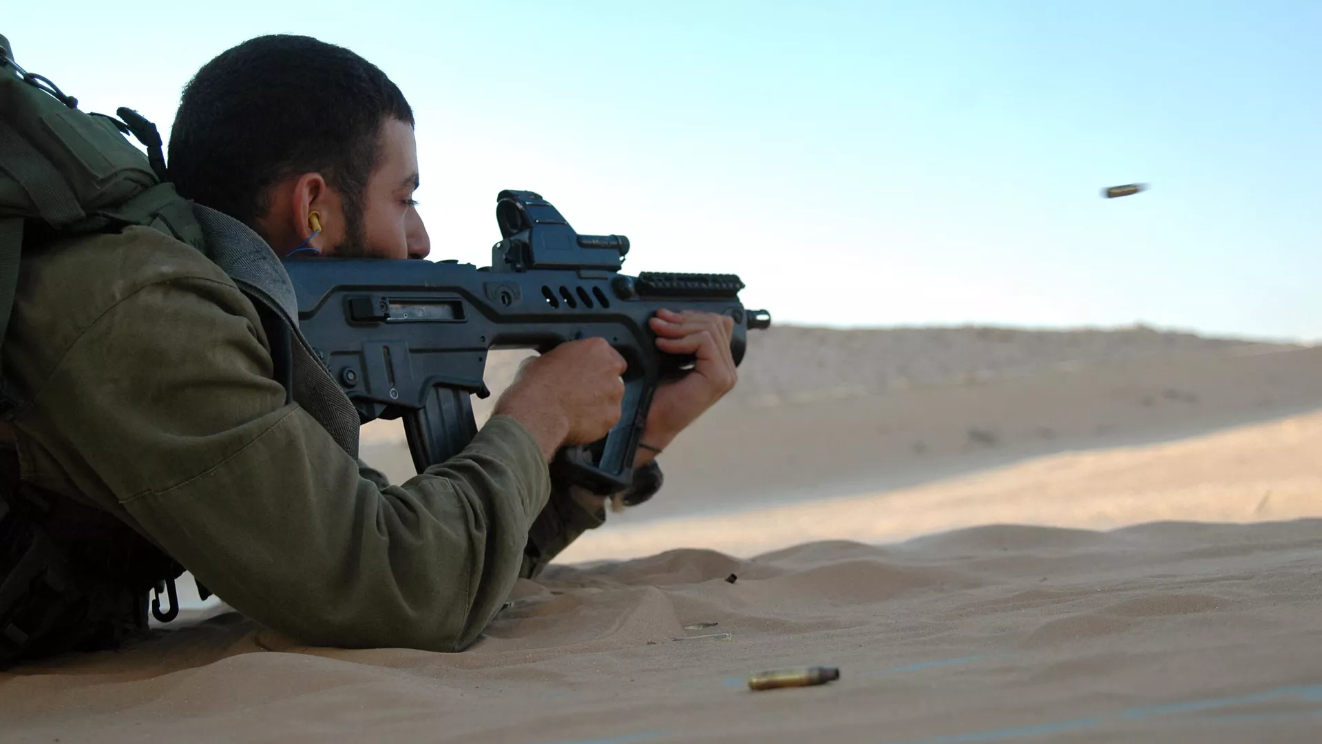 An Israeli soldier fires a TAR-21 weapon, which stands for Tavor Assault Rifle - 21st Century at a military shooting range in southern Israel on July 6, 2009.