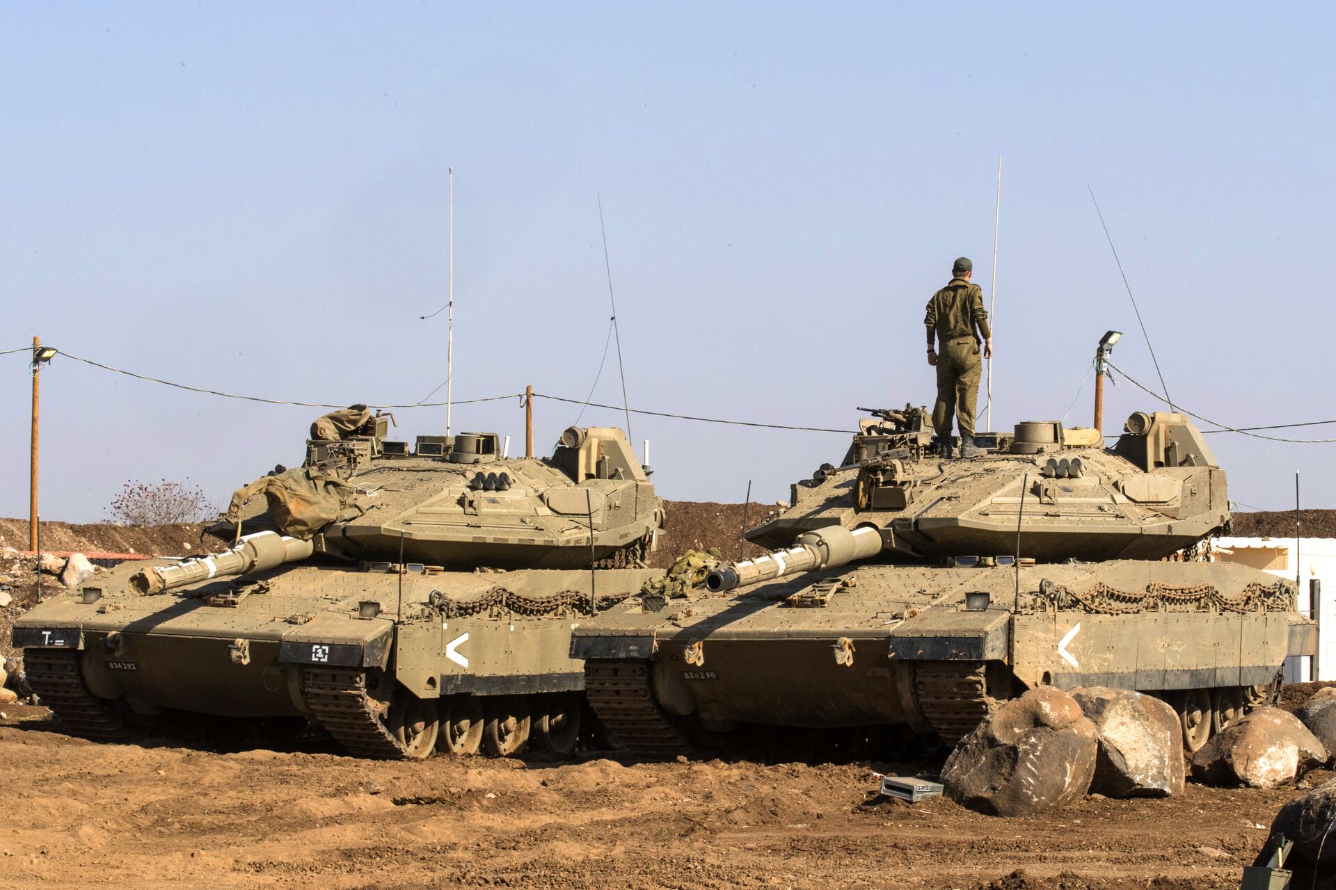An Israeli soldier stands on top of a Merkava tank near the border with Syria in the Israeli-annexed Golan Heights, on November 28, 2016 - Sputnik India, 1920, 12.10.2023