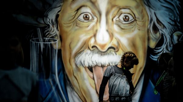 Граффити, изображающее физика Альберта Эйнштейна, в музее интересной науки в Минске, Белоруссия  - Sputnik India