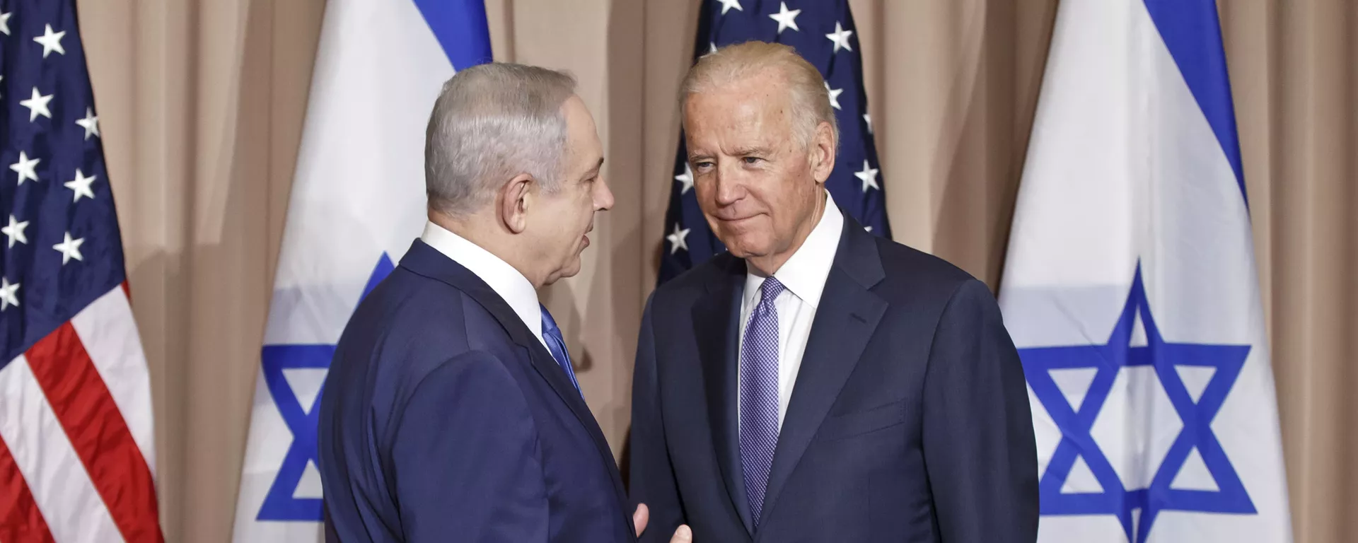 Israeli Prime Minister Benjamin Netanyahu, left, and US Vice-President Joe Biden pose for the media prior to a meeting on the sidelines of the World Economic Forum in Davos, Switzerland, Thursday, Jan. 21, 2016. - Sputnik India, 1920, 13.10.2023