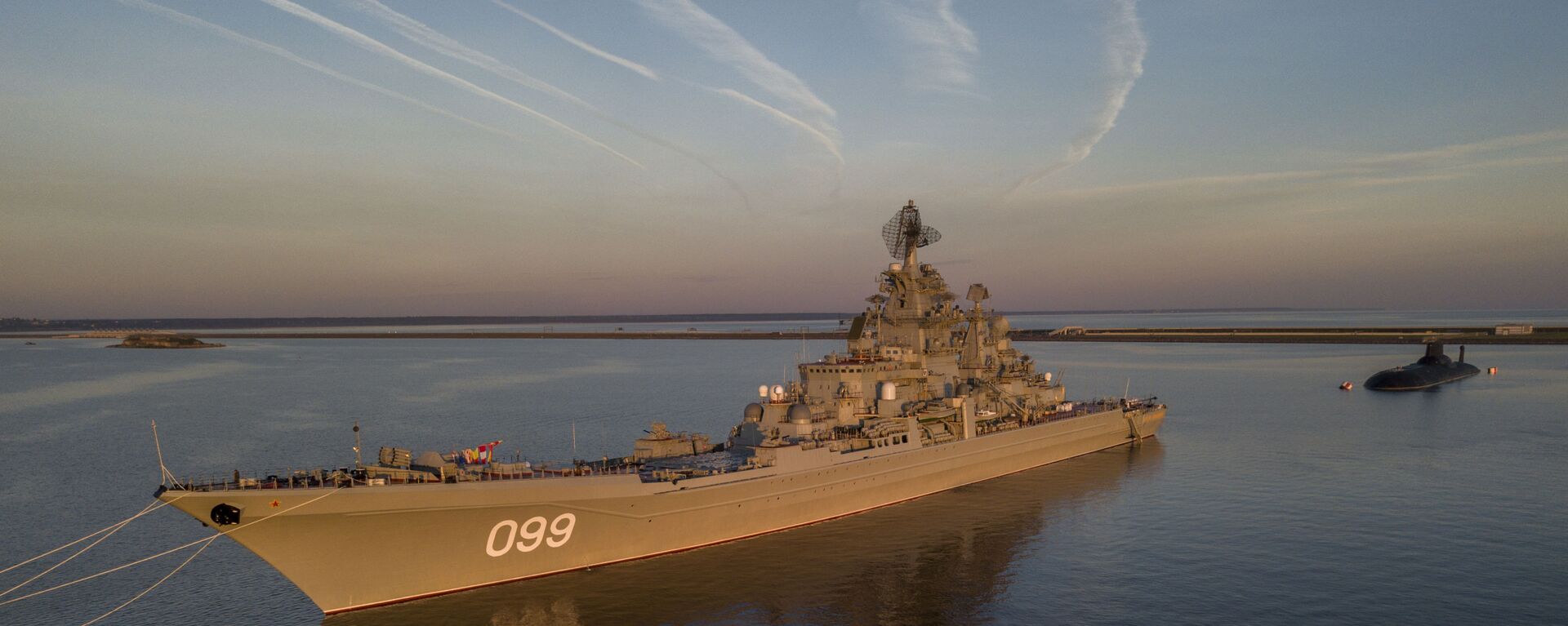FILE - In this Saturday, July 29, 2017 file aerial photo, the Russian nuclear-powered cruiser Pyotr Veliky (Peter the Great) and the Russian nuclear submarine Dmitry Donskoy moored near Kronstadt, a seaport town 30 km (19 miles) west of St. Petersburg, Russia - Sputnik भारत, 1920, 14.10.2023