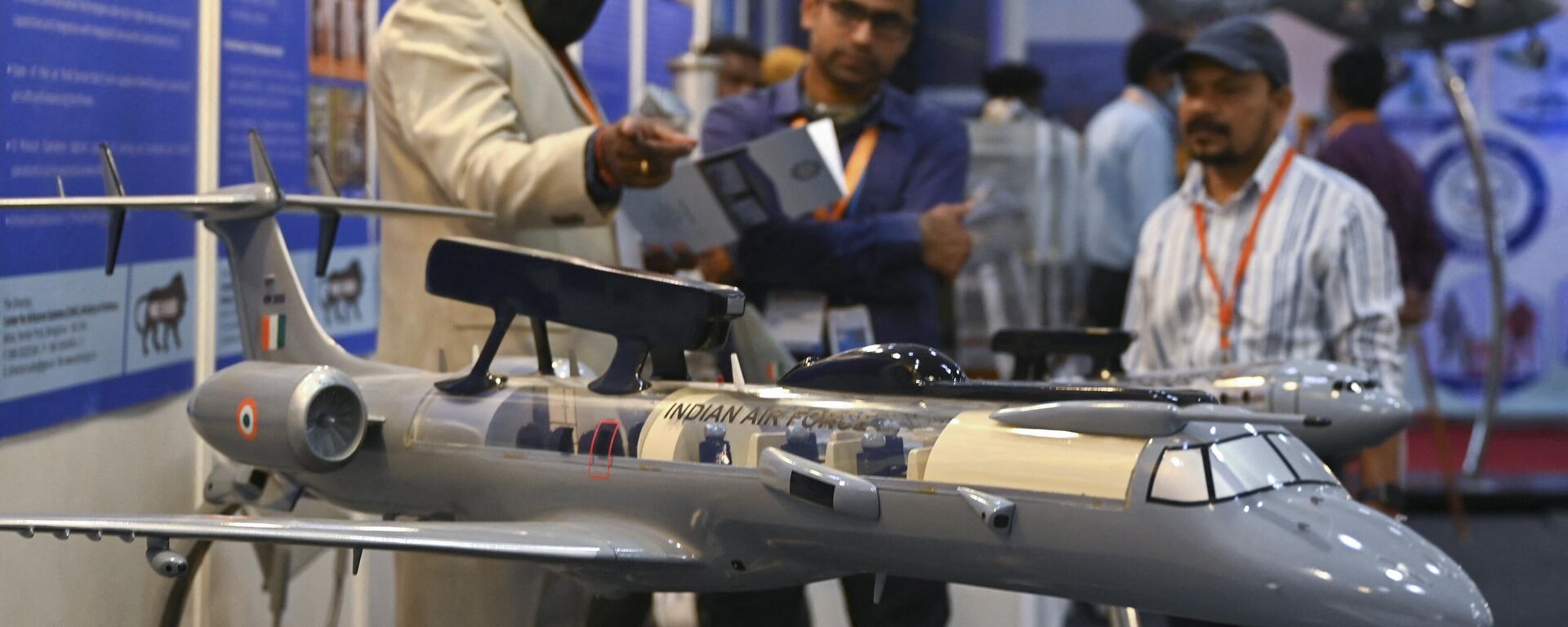 Visitors look at a model of the Defence Research and Development Organisations (DRDO) Airborne early warning control system displayed at the Defence and Technology Expo Empowering MSME in Chennai on May 26, 2022 - Sputnik भारत, 1920, 15.10.2023
