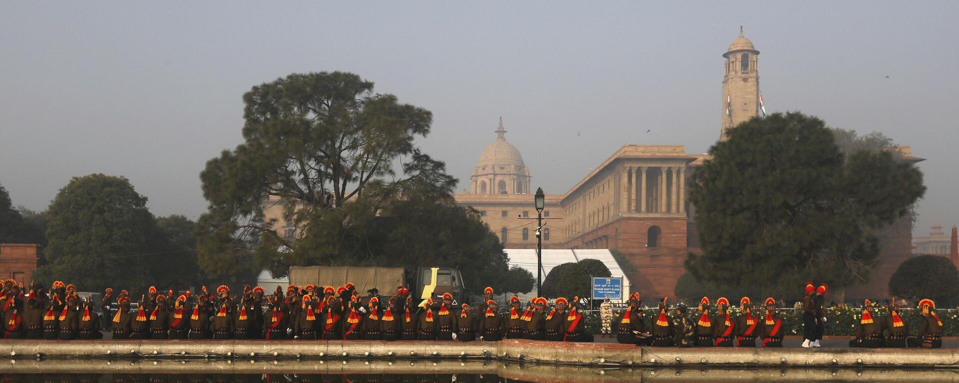 Reflection of South block building is seen in a fountain as Indian army soldiers take a break during the rehearsals for the upcoming Republic Day parade at the Raisina hills, the government seat of power, in New Delhi, India, Thursday, Jan. 21, 2021. - Sputnik India, 1920, 14.10.2023
