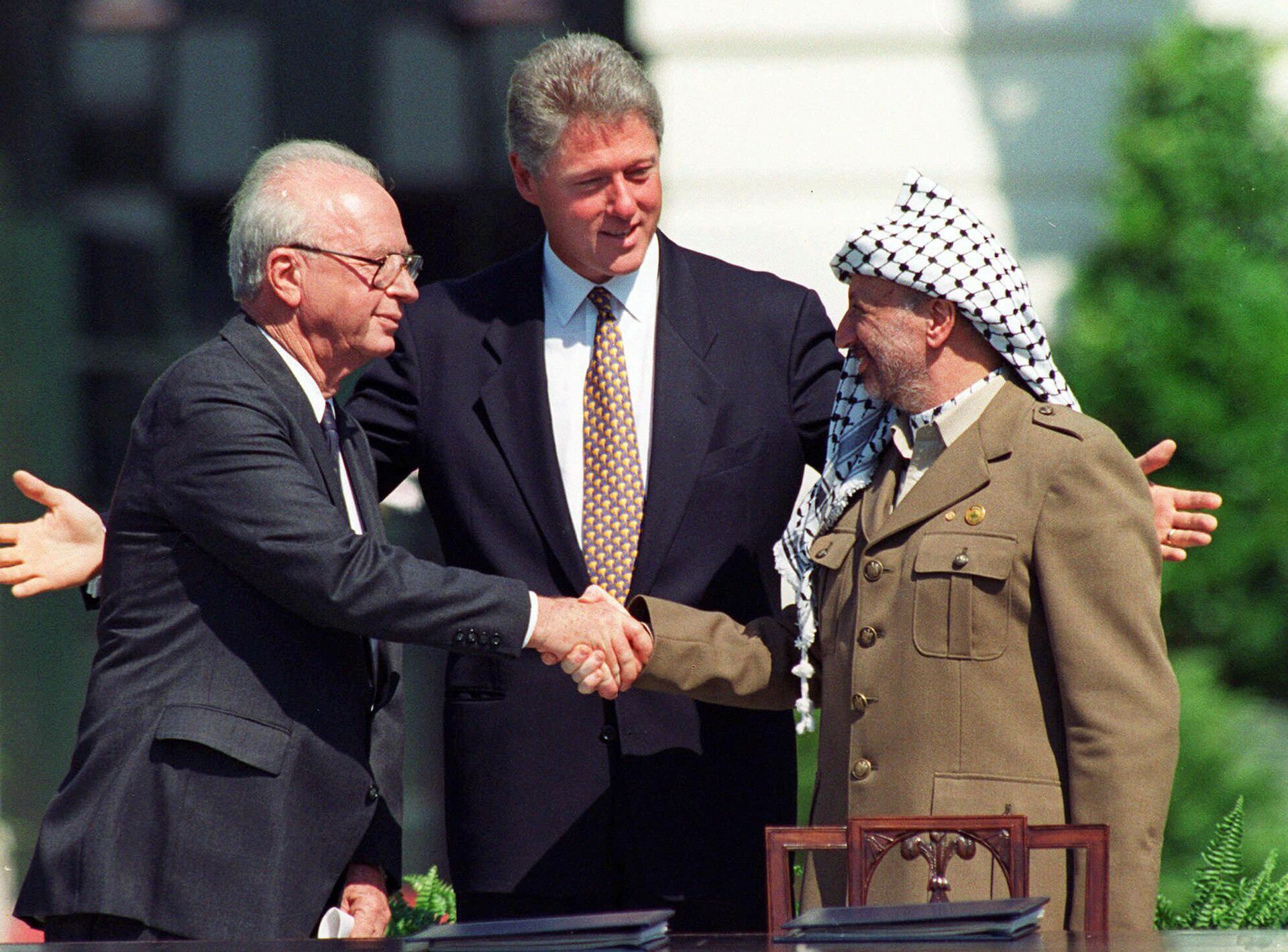 Israeli Prime Minister Yitzhak Rabin, left, and Palestinian leader Yasser Arafat shake hands marking the signing of the peace accord between Israel and the Palestinians, in Washington, Sept. 13, 1993. - Sputnik India, 1920, 16.11.2023