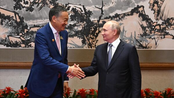 रूस के राष्ट्रपति व्लादिमीर पुतिन और थाईलैंड के प्रधानमंत्री श्रेथा थाविसिन - Sputnik भारत