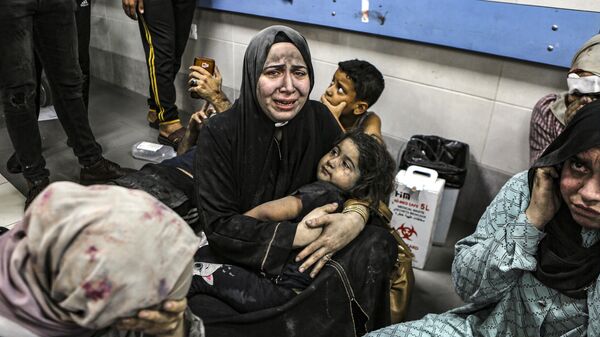 People in al-Shifa hospital after an attack on al-Ahly hospital in Gaza - Sputnik India