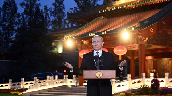 Президент РФ Владимир Путин отвечает на вопросы российских журналистов по итогам III Международного форума Один пояс, один путь в Пекине - Sputnik भारत
