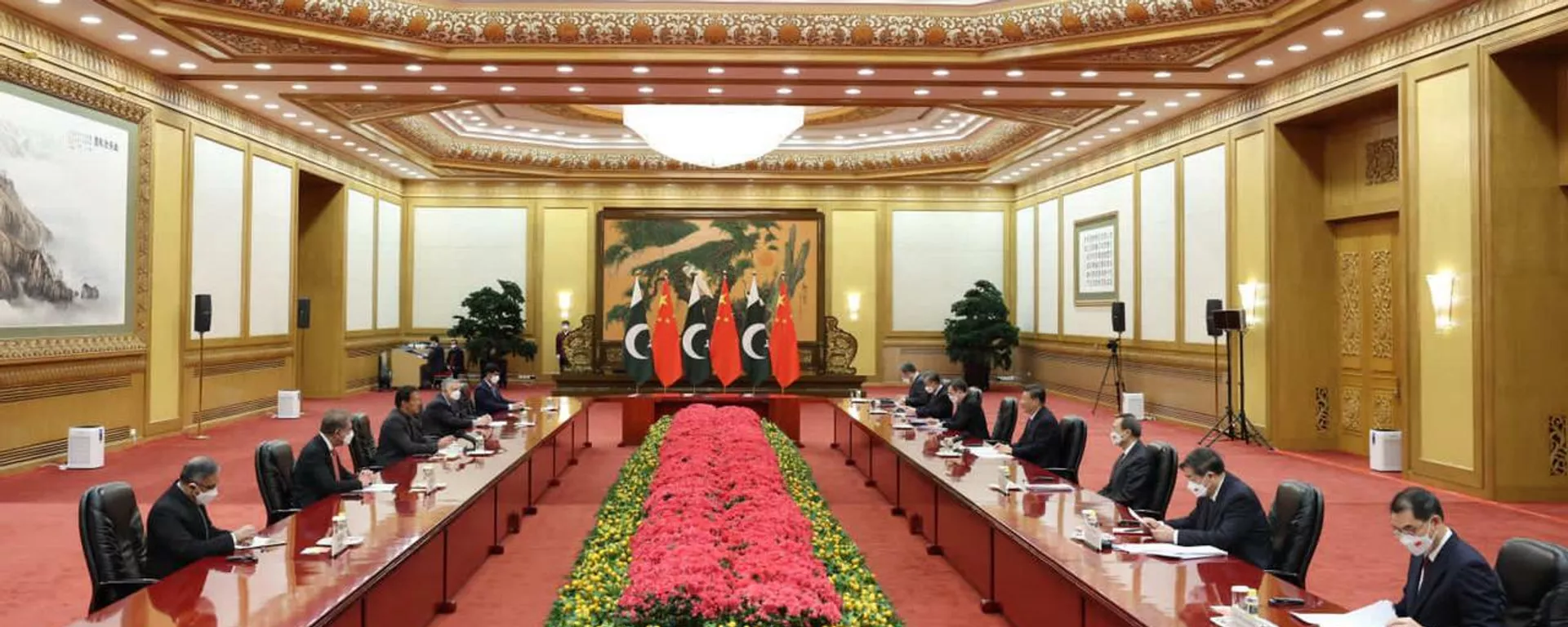 PM Imran Khan met President Xi Jinping in Beijing, Feb 6, 2022  - Sputnik India, 1920, 02.06.2024