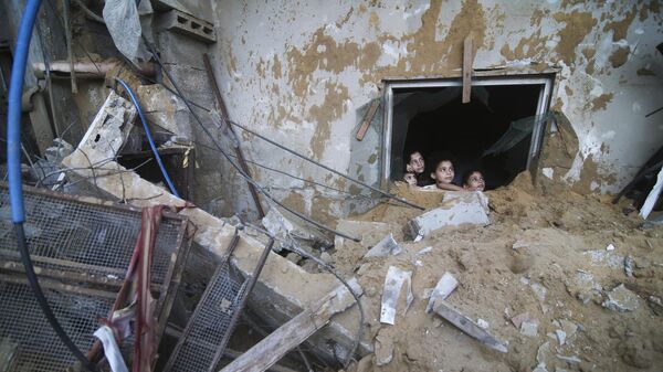 Palestinian children look at the building of the Zanon family, destroyed in Israeli airstrikes in Rafah, Gaza Strip - Sputnik India