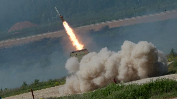 TOS-1 Solntsepek multiple rocket launcher during equipment demonstration at the International Military-Technical Forum “ARMY-2015” in Moscow region - Sputnik India