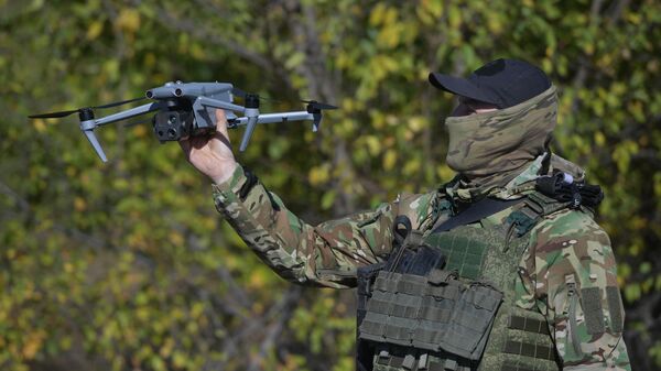 A serviceman of the Russian Armed Forces adjusting the fire of tank units using a UAV in the Zaporozhye region. - Sputnik India