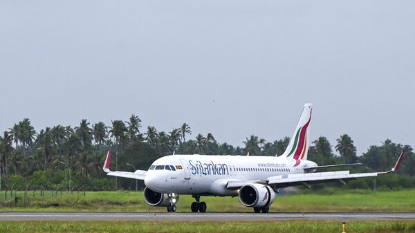 In this picture taken on September 26, 2022, a SriLankan Airlines aircraft lands on the runway of the Colombo International Airport in Katunayake. Dozens of state-owned Sri Lankan companies employing tens of thousands of people could be downsized or closed as part of an IMF bailout of the bankrupt country, with the country's airline top of the list for reform.  - Sputnik India