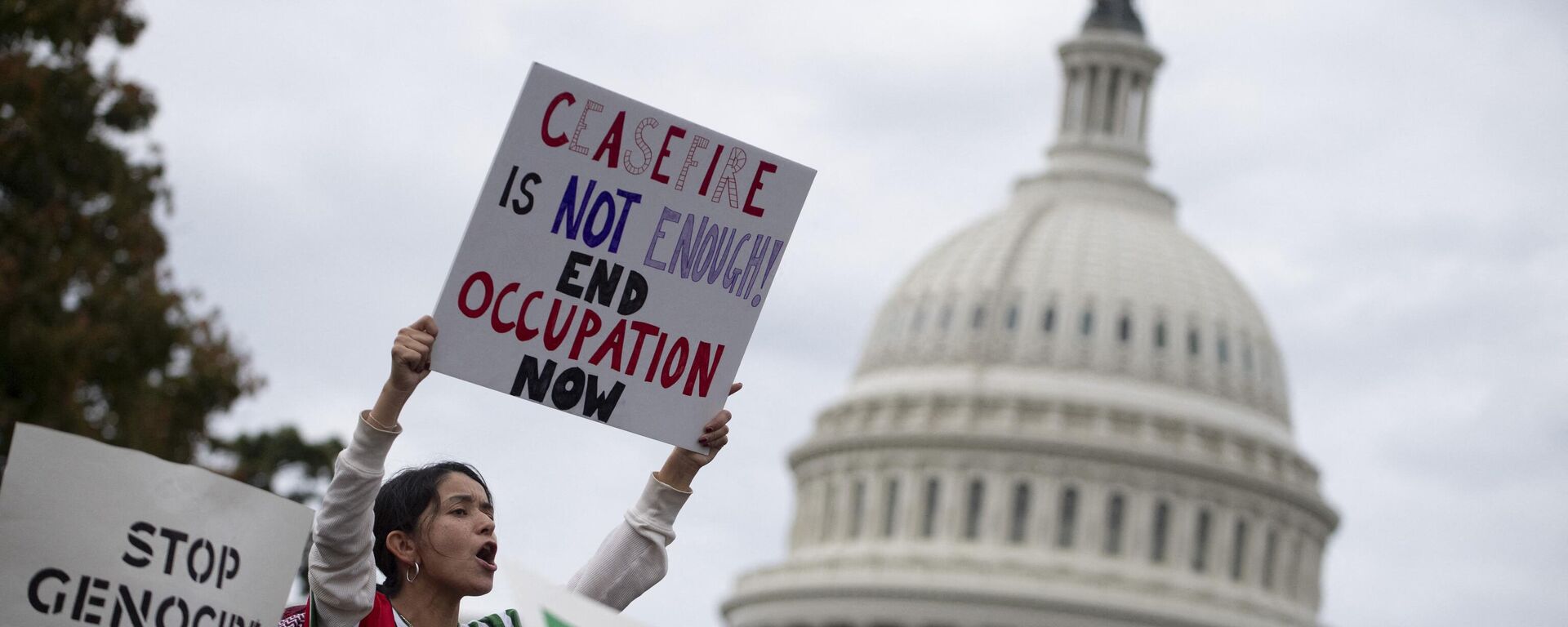 Members of the US Jewish community protest against the Israeli military operation in Gaza ousside the Cannon Senate office building on Capitol Hill in Washington, DC on October 18, 2023.  - Sputnik भारत, 1920, 25.10.2023