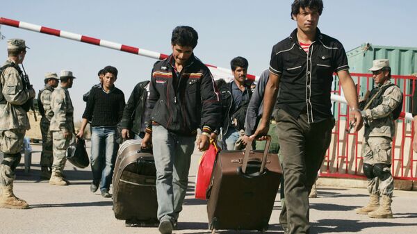 Afghan refugees enter Afghan territory after leaving Iran at the Islam Qala border crossing in Kohsan, Herat, west of Kabul, Afghanistan, Sunday, Nov.11, 2012 - Sputnik India