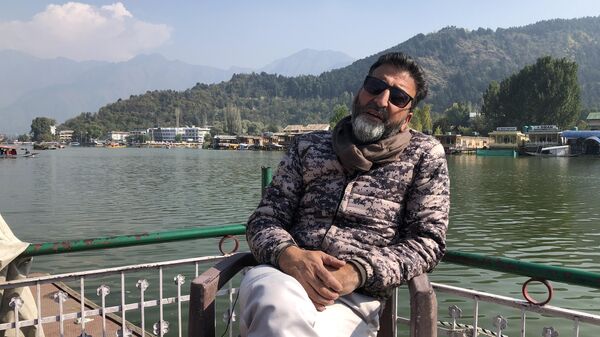 Tariq Patloo suffered from Covid 19 in 2020 after which he decided to build Kashmir regions first privately owned floating ambulance. - Sputnik India