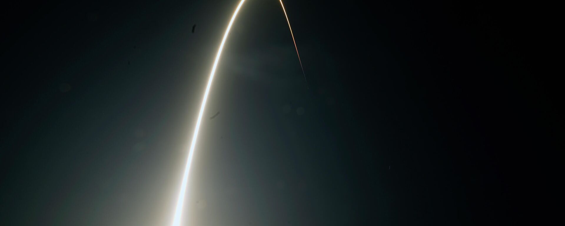In this time-exposure photograph, a SpaceX Falcon 9 rocket with the 25th batch of approximately 60 satellites for SpaceX's Starlink broadband network lifts off from the Space Launch Complex 40 at the Cape Canaveral Space Force Station in Cape Canaveral, Fla., late Wednesday, April 28, 2021. - Sputnik India, 1920, 29.10.2023