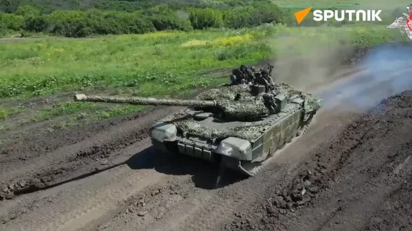 Russian T-72B3 crews from Battlegroup Zapad eliminate Ukrainian forces in Kupyansk area - Sputnik भारत