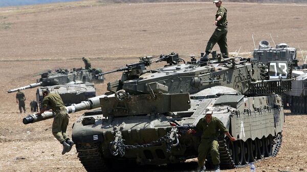 Israeli tanks are positioned near kibbutz Kfar Aza - Sputnik भारत