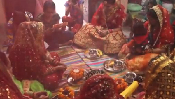 Hindus Celebrate Karwa Chauth Festival. - Sputnik India