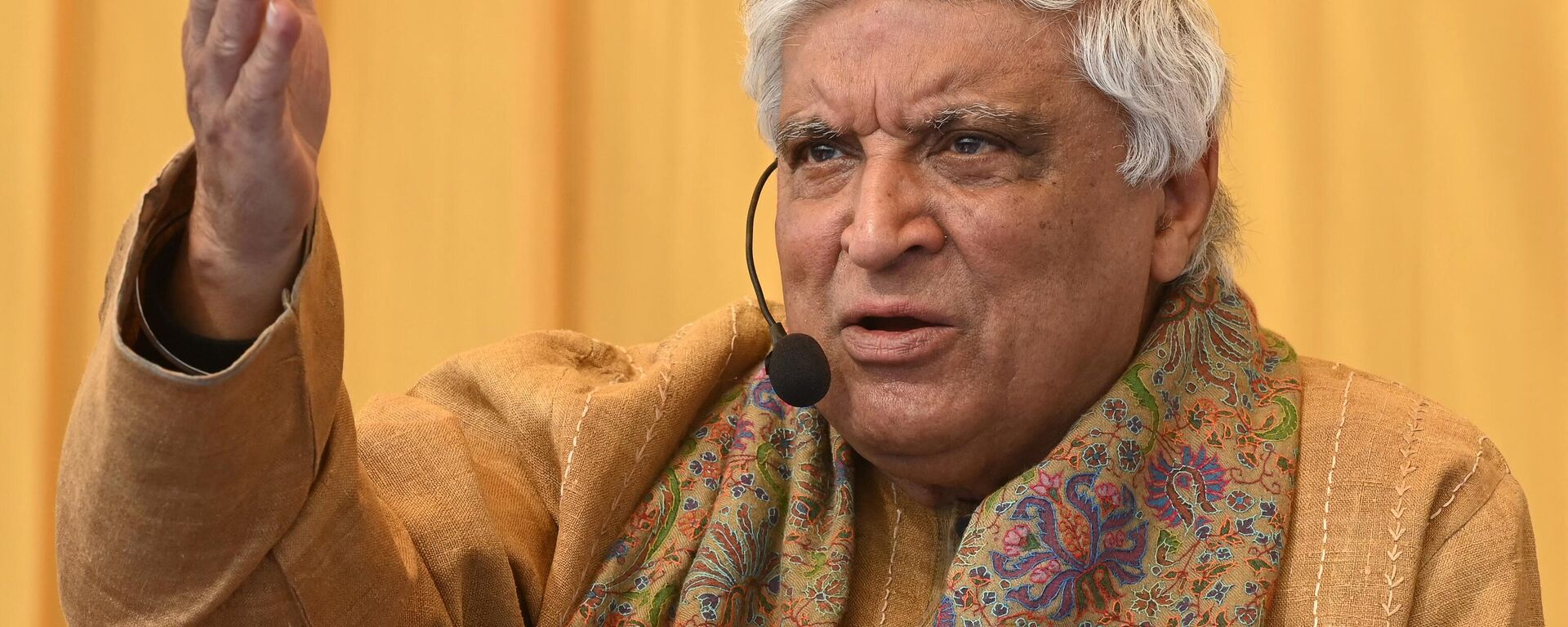 Indian poet, lyricist and scriptwriter Javed Akhtar speaks during an event at Doon International School on the outskirts of Amritsar on January 28, 2023. - Sputnik भारत, 1920, 01.11.2023