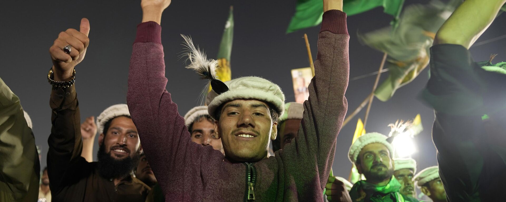 Supporters of Pakistan's former Prime Minister Nawaz Sharif attend a welcoming rally for their leaders in Lahore, Pakistan, Saturday, Oct. 21, 2023. - Sputnik India, 1920, 28.11.2023