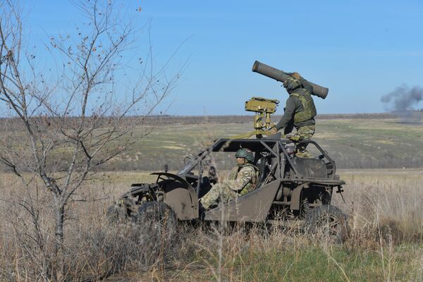 कोर्नेट टैंक रोधी मिसाइल प्रणाली (ATGM) विशेष सैन्य अभियान की ज़पोरोज्ये दिशा में एक लड़ाकू मिशन पर कार्यरत। - Sputnik भारत