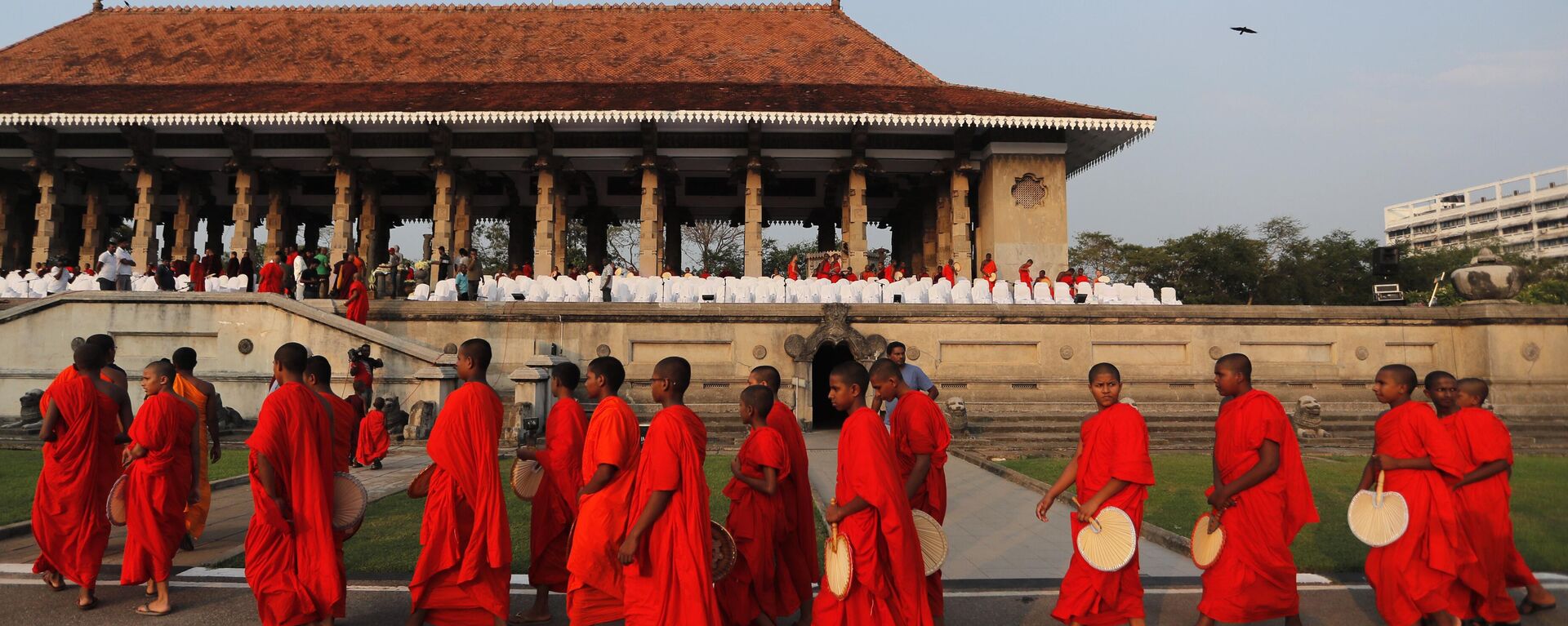 Sri Lankan Buddhist monks  - Sputnik India, 1920, 03.11.2023