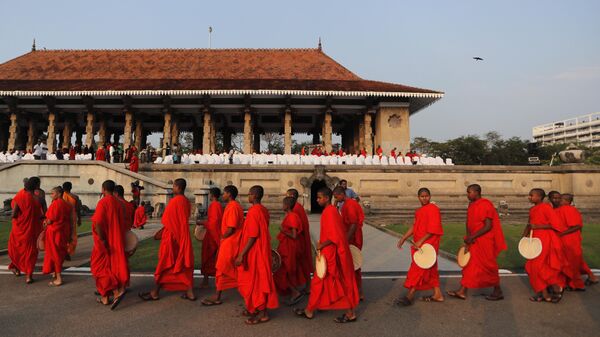 Sri Lankan Buddhist monks  - Sputnik India