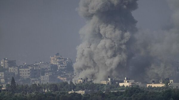 Smoke rises following an Israeli airstrike in the Gaza Strip - Sputnik India
