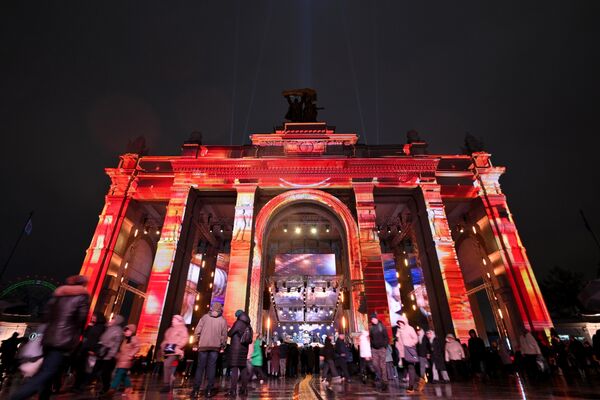 The Illumination of the All-Russian Exhibition Center's (VDNKh) main entrance arch. - Sputnik India