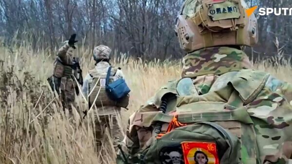 Russian reconnaissance officers from Battlegroup Yug destroy Ukrainian warehouse and fortification - Sputnik भारत