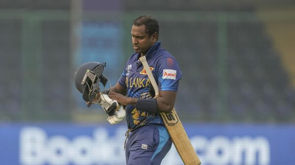 Sri Lanka's Angelo Mathews walks off the field after he was declared timed out during the ICC Men's Cricket World Cup match between Bangladesh and Sri Lanka in New Delhi, India, Monday, Nov. 6, 2023.  - Sputnik भारत