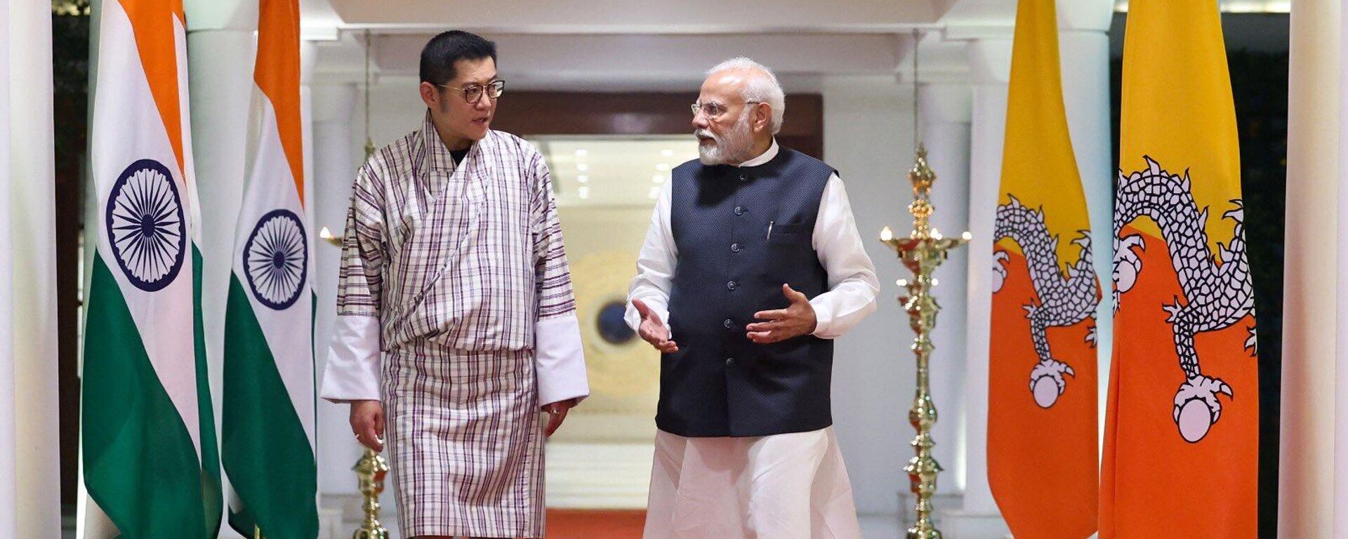 Indian PM Narendra Modi welcomes the King of Bhutan, Jigme Khesar Namgyel Wangchuk in New Delhi. - Sputnik India, 1920, 07.11.2023