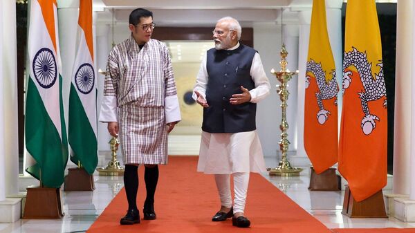 Indian PM Narendra Modi welcomes the King of Bhutan, Jigme Khesar Namgyel Wangchuk in New Delhi. - Sputnik भारत