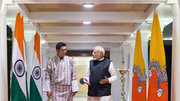 Indian PM Narendra Modi welcomes the King of Bhutan, Jigme Khesar Namgyel Wangchuk in New Delhi. - Sputnik India