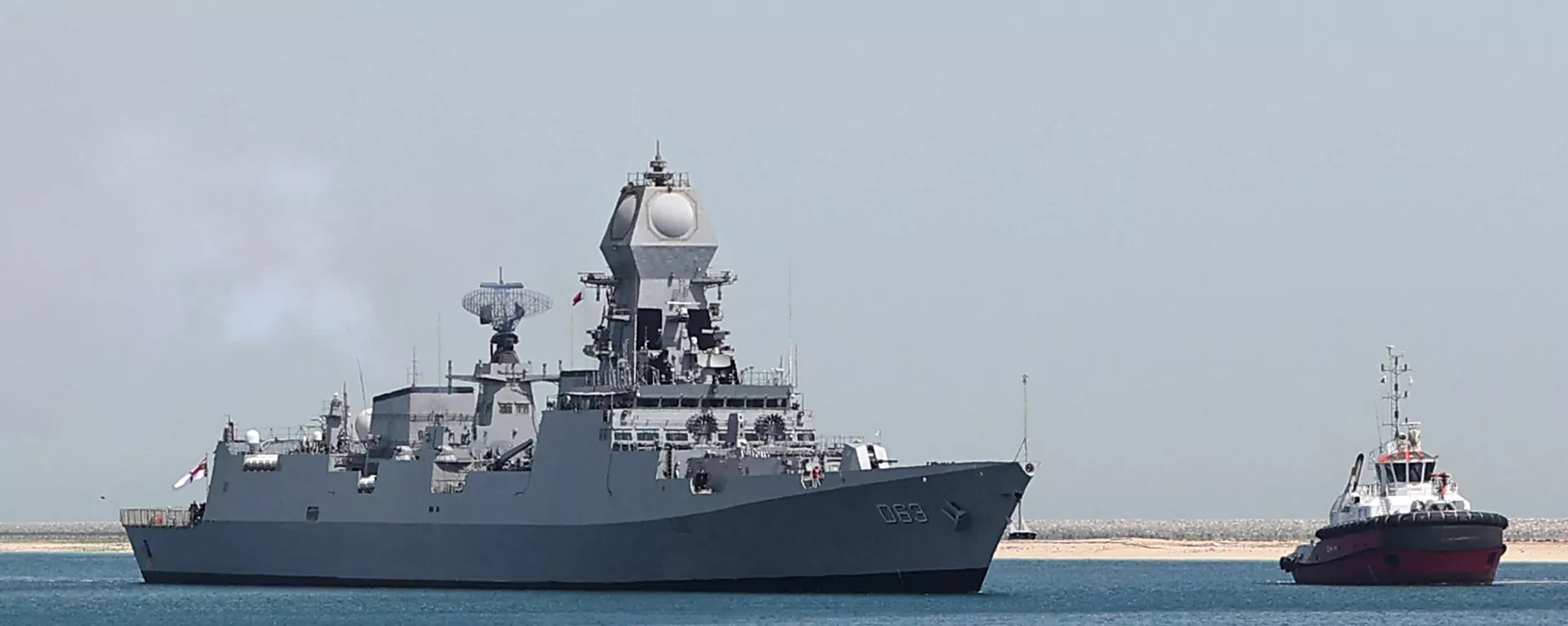 Indian Navy Warship INS Kolkata arrives at Hamad Port during the Doha International Maritime Defence Exhibition & Conference (DIMDEX) in the Qatari capital Doha on March 20, 2022. - Sputnik भारत, 1920, 16.11.2023