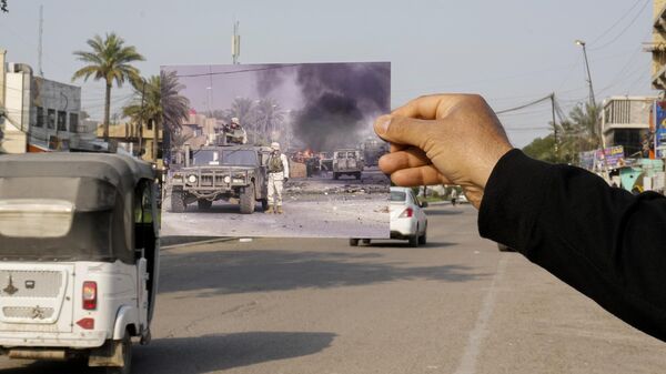Фотографии американских солдат в 2003 году и современного вида того же района в Багдаде  - Sputnik भारत